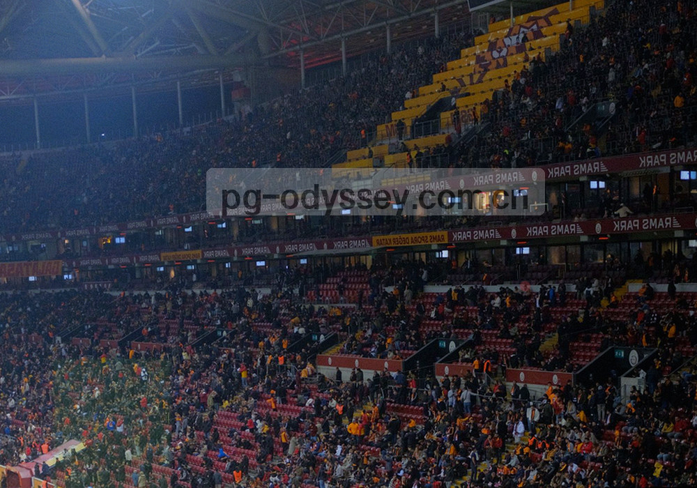 霓虹紫与暖金渐变的抽象报告封面，带等宽编号